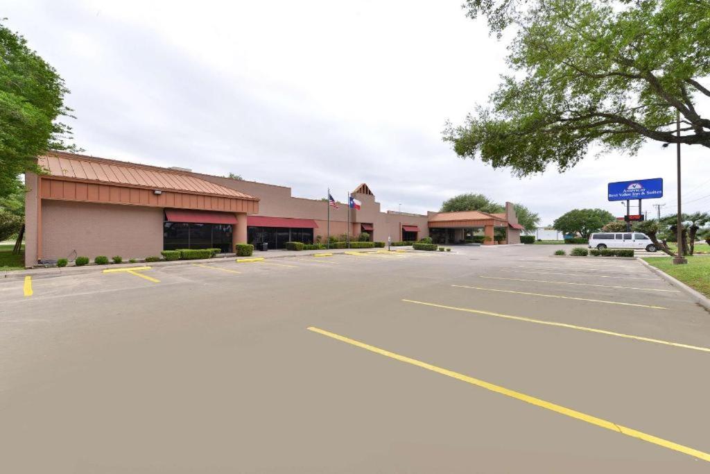 Americas Best Value Inn & Suites Victoria Exterior foto